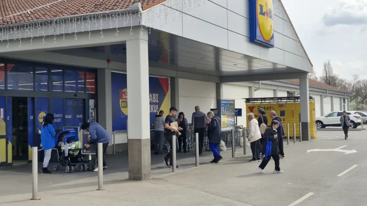 Mađarska opsada hrvatskih trgovina: "Kada u trgovini vidim da netko gura prepuna kolica, siguran sam da su Mađari"