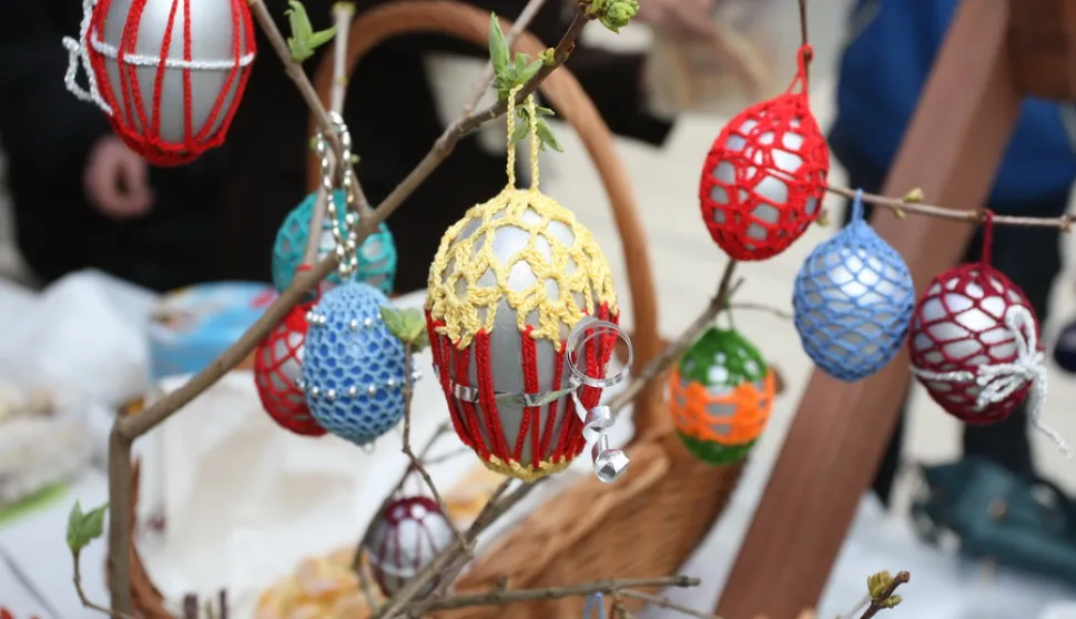 Snimio Davor KIBEL, Osijek, 28.03.2015. Trg Ante Starčevića, ARANA JAJA BOJAMA GRADA folklor, djeca, običaji, pisanice