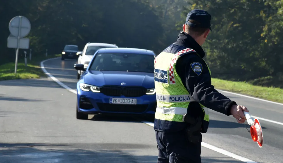 Slavonija...DC55_Županja-Vinkovci...21.10.2024.Ministarstvo unutarnjih poslova po peti put obilježava Nacionalni dan sigurnosti cestovnog prometa, a obilježila je i Policijska uprava vukovarsko-srijemska pojačanim nadzorom cestovnog prometa usmjerenim na suzbijanje prekr&scaron;aja kojima su uzrokovane najteže prometne nesreće;foto Gordan Panić