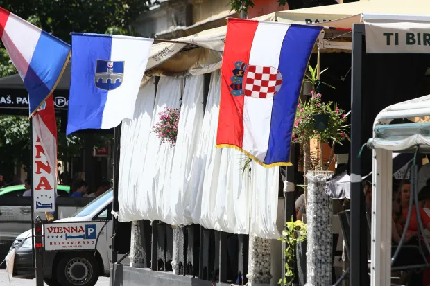 12.06.2014., Osijek - Osjecani spremno docekuju otvorenje nogometnog prvenstva i pocetak utakmice Hrvatska - Brazil.rPhoto: Marko Mrkonjic/PIXSELL