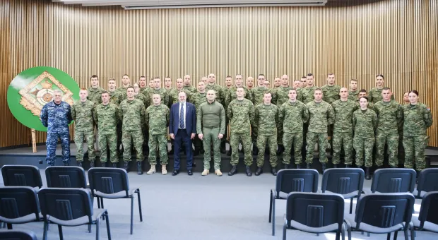 Potpredsjednik Vlade i ministar obrane Ivan Anu&scaron;ić boravi u posjetu hrvatskim vojnicima koji su razmje&scaron;teni u NATO-ovoj aktivnosti prednjih kopnenih snaga u Poljskoj, u vojarni Bemowo Piskie Training Area. Sutra će posjetiti i na&scaron;e vojnike u hrvatskom kontingentu u Litvi. 