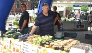 Osijek, 28.06.2017. - Sajam braniteljskih zadruga na trgu A.StarcevicaFoto: Zeljko Sepic