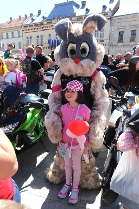 Osijek, 19. 04. 2025, Trg Ante Starčevića, Uskrsni sajam i Motozeke.snimio GOJKO MITIĆ