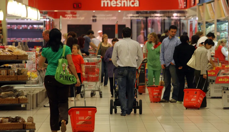 07.06.2009., Rijeka - Tower centar Rijeka, Konzum, prva radna nedjelja nakon donosenja zakona o uvodenju radne nedjelje tjekom turisticke sezone tj. tjekom ljeta. rPhoto: Nel Pavletic/24sata