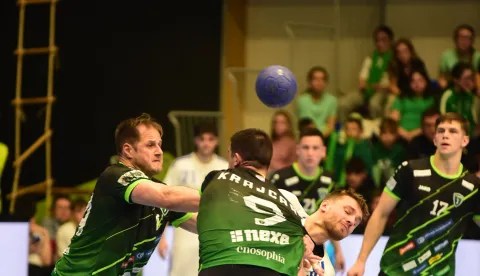 Doprinos Kre&scaron;imira Kozine (zeleni dres) lijevo bit će posebno značajan u obrani, dok će Lucijan Krajcar propustiti susret zbog ozljede