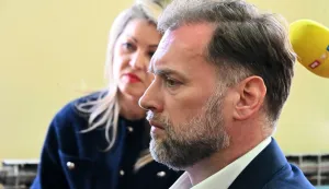 Vinkovci, 04.03.2026. - Na Općinskom sudu u Vinkovcima nastavak suđenja biv&scaron;em ministru obrane Mariju Banožiću za izazivanje prometne nesreće u kojoj je jedna osoba smrtno stradala. Na fotografiji Mario Banožić.foto HINA/ Gordan PANIĆ/ gp