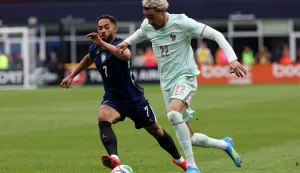 France forward #22 Hugo Ekitike fights for the ball with Brazil's forward #07 Matheus Cunha during a friendly football match between Brazil and France at Gillette Stadium in Foxborough, Massachusetts, on March 26, 2026. (Photo by FRANCK FIFE/AFP)