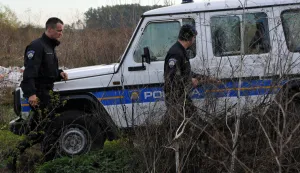 crna...vinkovci; suma ljeskovac...08.11.2013.danas se u pretragu terena za 05.11.2013. nestalim ivanom magdic ukljucila i interventana jedinica policije pu vukovarsko srijemske; pretraga obuhvaca sumu ljeskovac, te nekoliko napustenih objekata, od kojih je najveci nekadasnja farma ljeskovac...foto gordan panic