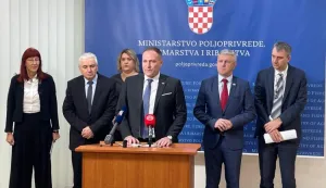ZAGREB, 31. ožujka 2026. (Hina) - Ministarstvo poljoprivrede u utorak je predstavilo sedam pravilnika cilj kojih je unaprjeđenje zakonodavnog okvira u poljoprivredi i ribarstvu, radi povećanja proizvodnje, učinkovitijeg upravljanja resursima, smanjenja administrativnog opterećenja i jačanja otpornosti poljoprivrede.