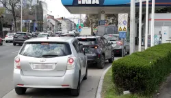 Zagreb, 23.3.2026.- Redovi na benzinskim crpkama zbog najavljenog sutra?njeg poskupljenje goriva. foto HINA/ Admir BULJUBA?I?/ ua