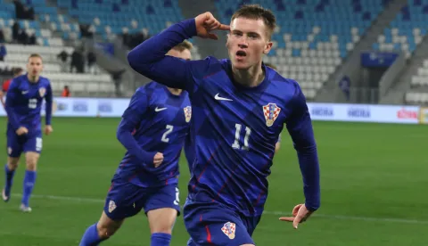 Osijek, 31. 03. 2026, Opus Arena, mlada Hrvatska reprezentacija U-21, kfalifikacije za Eurosko nogometno prvenstvo. Hrvatska - Turska. Trenutak kada je pozllo Turskom treneru. Hrvatska 1:0.snimio GOJKO MITIĆ