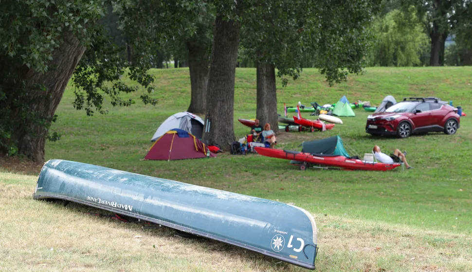 Osijek, 24. 07. 2024., Katakombe, kajak, kajaka&scaron;i, regata, kajak regata, regata Mura-Drava-Dunav, kampiranjeSNIMIO BRUNO JOBST