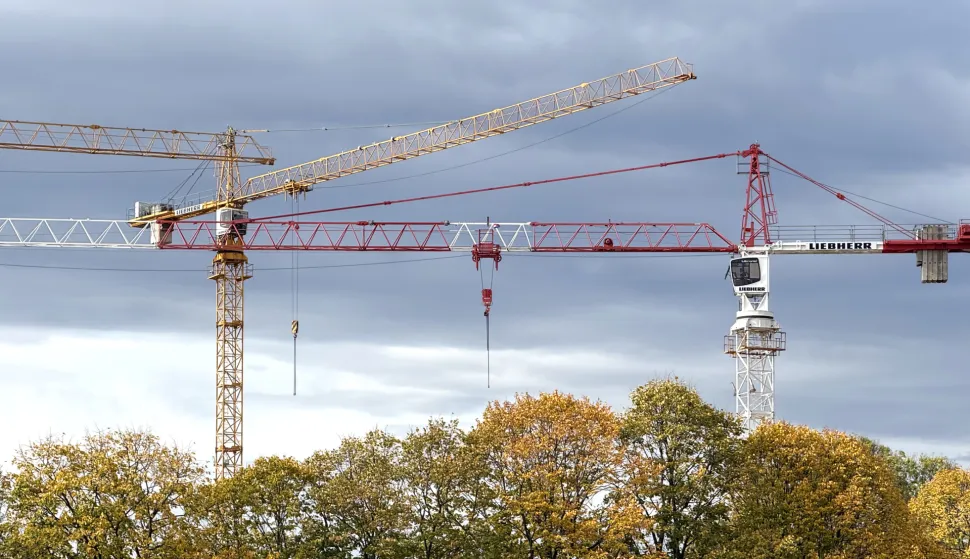 Osijek, 23. 10. 2025., gradili&scaron;te, građevina, gradnja, novogradnja, stanovanje, izgradnja, nekretnina, nekretnine, nekretnika, u izgradnji, dizalica, dizalice, kran, kranovi, građevinski radovi, ilustracija, slobodnjak, slobodnjaci SNIMIO BRUNO JOBST