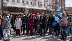 Osijek, 2. 4. 2026., Svjetski dan autizmaautizam; svjetski dan autizma; Trg Ante Sarčevića; plavi baloni