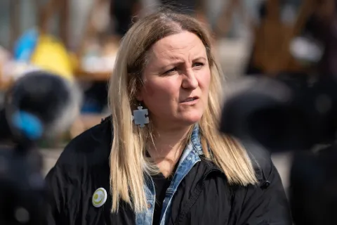 Osijek, 2. 4. 2026., Svjetski dan autizmaautizam; svjetski dan autizma; Trg Ante Sarčevića; plavi baloni