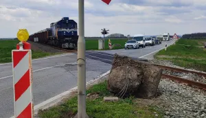 U prometnoj nesreći sru&scaron;en polubranik i uređaj za zatvaranje rampe na prijelazu &Scaron;vajcarnica - Čeminac