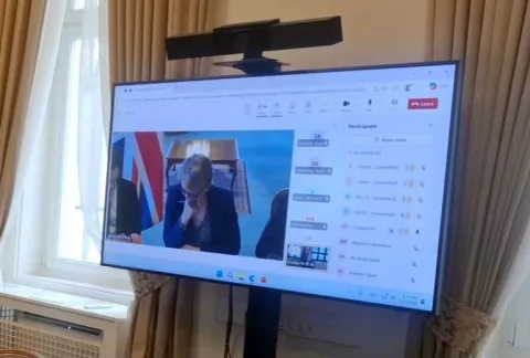 Zagreb, 2.4.2026.- Hrvatski ministar vanjskih i europskih poslova Gordan Grli? Radman sudjelovao je na virtualnm sastanku predstavnika vi?e od 40 zemalja spremnih za mobilizaciju kako bi osigurali plovidbu kroz Hormu?ki tjesnac. foto HINA/ MVEP/ ua