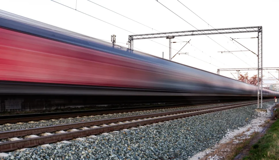 Zagreb, 14.03.2026. - Ilustracija: Putnički i teretni vlakovi u prometu na željezničkom kolodvoru, uz putnike na peronima i željezničku infrastrukturu.foto HINA/ Edvard &Scaron;U&Scaron;AK