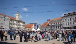 Osijek, 4. 4. 2026., Motozeke; Trg A. StarčevićaUskrs; program; sajam; djeca; gužva; posjetitelji; blagdan; motoklub