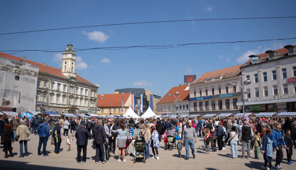Osijek, 4. 4. 2026., Motozeke; Trg A. StarčevićaUskrs; program; sajam; djeca; gužva; posjetitelji; blagdan; motoklub