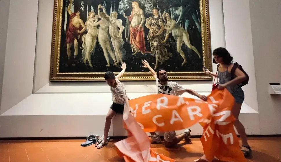 magazin FlorenceProtesters from the action group Ultima Generazione glue their hands to the glass covering Botticelli's Primavera at Galleria Degli UffiziPhotograph: Laura Lezzatweet