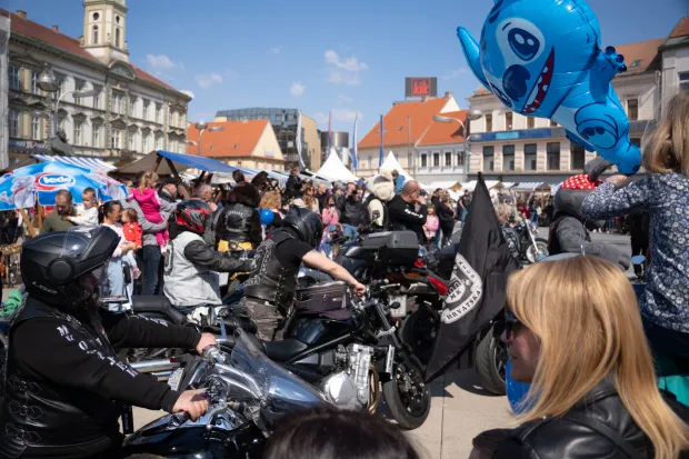 Osijek, 4. 4. 2026., Motozeke; Trg A. StarčevićaUskrs; program; motozeke; sajam; djeca; gužva; posjetitelji; blagdan; motoklub