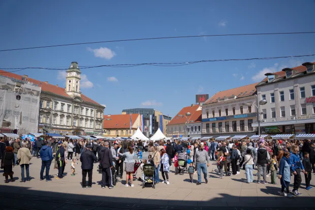 Osijek, 4. 4. 2026., Motozeke; Trg A. StarčevićaUskrs; program; sajam; djeca; gužva; posjetitelji; blagdan; motoklub