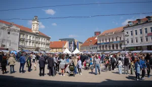 Osijek, 4. 4. 2026., Motozeke; Trg A. StarčevićaUskrs; program; sajam; djeca; gužva; posjetitelji; blagdan; motoklub