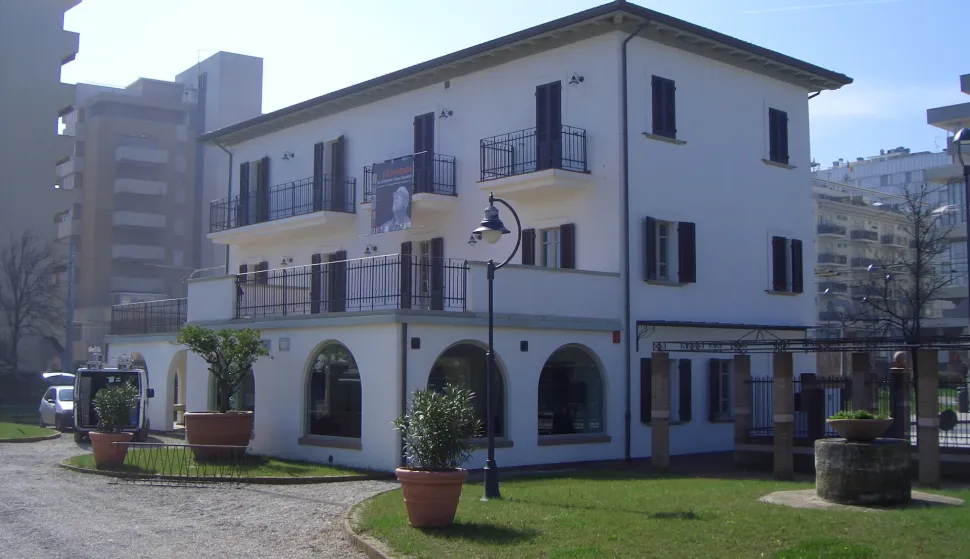 Benito Mussolini, vila na Jadranu