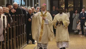 Osijek, 05. 04. 2026, Osječka konkatedrala. Uskrsno misno slavlje, misu je predvodio pomoćni biskup đakovačko osječki Mons. Ivan Ćurić. Misnom slavlju je nazočio i gradonačelnik Ivan Radić.snimio GOJKO MITIĆ