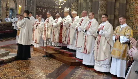 đakovosvečano misno slavlje na Uskrs u katedrali u Đakovu predvodio je đakovačko-osječki nadbiskup metropolit Đuro Hranićtravanj 2026.