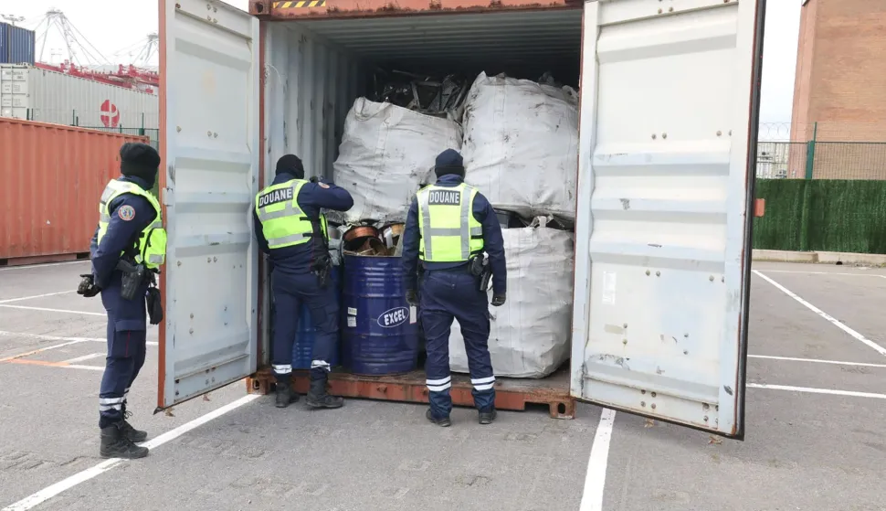 Customs officers inspect a shipping container at the port of Dunkirk in Loon-Plage on March 27, 2026, following a recent record seizure of 13 tons of cocaine from South America. (Photo by Francois LO PRESTI/AFP)