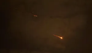 Rocket trails are seen in the sky above the Israeli coastal city of Netanya amid a fresh barrage of Iranian missile attacks on April 6, 2026. The Middle East was sparked by joint US-Israeli strikes on Iran that triggered a wave of retaliatory missile and drone attacks against Israel and several other countries in the region. (Photo by JACK GUEZ/AFP)/