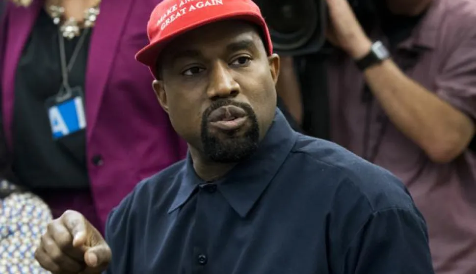 epa07086571 US entertainer Kanye West speaks during a meeting with US President Donald J. Trump in the Oval Office of the White House in Washington, DC, USA, 11 October 2018. Kanye West, who is a Trump supporter, met with the President to discuss prison reform and other issues. EPA/MICHAEL REYNOLDS