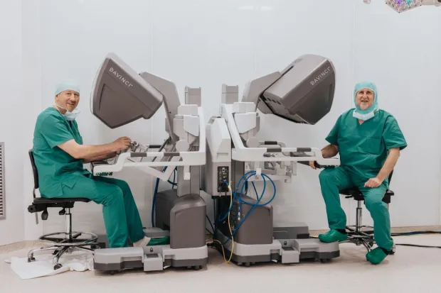 Internacionalni medicinski centar Priora u Čepinu kod Osijeka dosegnuo je proteklog mjeseca brojku od 100 operacija izvedenih uz pomoć sofisticiranog robotskog sustava Da Vinci.