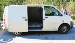 Kombijem punim ilegalnih migranata bježali policiji 