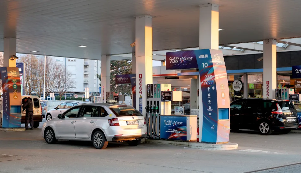 24.03.2026., Zagreb - Jutro nakon poskupljenja na benzinskoj pumpi INA u Dubravi ima svih vrsta goriva i nema guzvi. Vlada je donijela nove mjere ogranicenja cijena goriva, pa je od ponoci Eurosuper poskupio s dosadasnjih 1.50 na 1.62 eura po litri, dok eurodizel umjesto dosadasnjih 1.55 stoji 1.73 eura po litri. Plavi dizel poskupio je s 0.89 na 1.19 eura po litri. Photo: Patrik Macek/PIXSELL