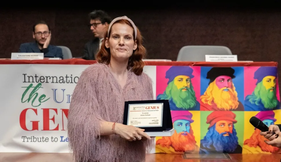 Hrvatska sopranistica Jelena &Scaron;tefanić dobitnica je međunarodne nagrade "Leonardo da Vinci" za umjetnička dostignuća u glazbi, koja joj je dodijeljena u Milanu. 