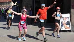 Osijek, 12. 04. 2025., Trg A. Starčevića, FERIVI polumaraton, 21 km, &scaron;fafeta, utrkaSNIMIO BRUNO JOBST