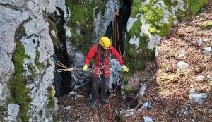 ZAGREB, 8. travnja 2026. (Hina) - Pronađeni su posmrtni ostaci najmanje 11 žrtava iz Drugog svjetskog rata te poslijeratnog razdoblja prilikom terenskih istraživanja na tri lokacije na području Splitsko-dalmatinske županije koje provodi Uprava za zatočene i nestale Ministarstva hrvatskih branitelja. 
