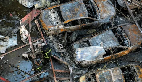 Firefighters attempt to extinguish a fire following an Israeli strike at the Corniche al-Mazraa neighbourhood of Beirut on April 8, 2026. Around 2:00 pm (1100 GMT), a series of Israeli strikes slammed into the Lebanese capital without warning, triggering scenes of panic. Israeli strikes on Lebanon on April 8, the heaviest since the war began in early March, left "dozens dead and hundreds wounded," according to a preliminary toll from the health ministry. (Photo by ibrahim AMRO/AFP)