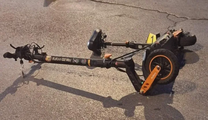 Dječak (14) se zabio električnim romobilom u automobil u osječkoj Retfali