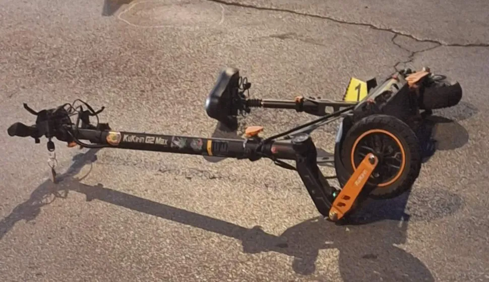 Dječak (14) se zabio električnim romobilom u automobil u osječkoj Retfali