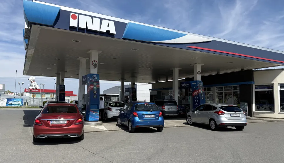 Osijek, 06. 04. 2026., gorivo, energenti, energent, dizel, benzin, tank, poskupljenje, kriza, automobili, gužva, INA, fosilna goriva, slobodnjak; slobodnjaciSNIMIO BRUNO JOBST