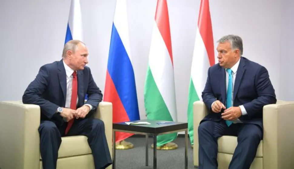 epa06168494 Russian President Vladimir Putin (L) meets with Hungarian Prime Minister Viktor Orban (R) in Budapest, Hungary, 28 August 2017. Vladimir Putin arrived on a one-day visit to Budapest at the invitation of Hungarian Prime Minister. EPA/ALEXEI DRUZHININ/SPUTNIK/KREMLIN POOL MANDATORY CREDIT