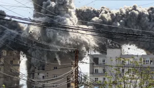 Smoke and debris rise after a building is hit by an Israeli airstrike in the area of Abbasiyeh, on the outskirts of the southern Lebanese city of Tyre, on April 8, 2026. Lebanon's army warned people against returning to the country's south on April 8, where the Israeli military is still launching attacks, as Israel said the ceasefire with Iran did not include its conflict with Hezbollah. (Photo by Kawnat HAJU/AFP)