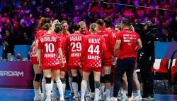 Rotterdam, 29.11.2025. - Hrvatska ženska rukometna reprezentacija u svom je drugom nastupu u skupini A na Svjetskom prvenstvu u Rotterdamu očekivano upisala i drugi poraz, bolje su bile aktualne europske doprvakinje Dankinje sa 35-24 (16-10). foto HINA/ IHF/Kolektiff images/Jozo Cabraja/ml