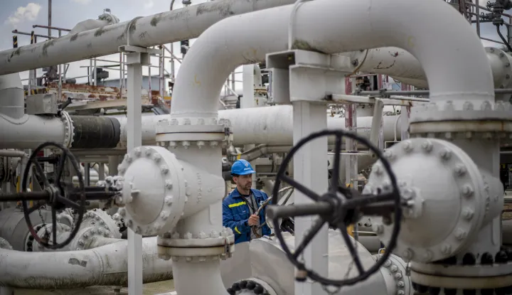 epa10122970 An employee checks control wheel on pipelines at the Central oil tank farm operated by Mero CR near Nelahozeves, Czech Republic, 15 August 2022. Mero CR owns and operates the Czech part of the Druzhba pipeline and the IKL pipeline, is the sole transporter of crude oil to the Czech Republic, and also provides storage for the Czech emergency strategic oil reserves. Both pipelines enter the Central oil tank farm near Nelahozeves, where the company has built a total of 17 oil tanks with a total storage capacity of 1 675 000 m3. In June 2022, the European Union approved a sixth package of sanctions over Russia's invasion of Ukraine, which includes a ban on most Russian oil imports from the turn of the year. Oil transport via the Druzhba pipeline supplying the Czech Republic, Slovakia and Hungary will be temporarily excluded from the embargo. EPA/MARTIN DIVISEK