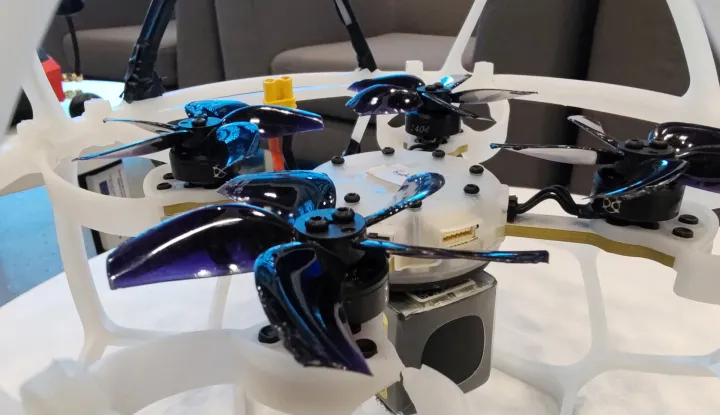 Osijek 24. 03. 2026, GC Osijek, Press konferencija u povodu manifestacije Osijek Drone Expo 2026. Dragan Kovačević, predstavnik tvrtke Orqa, Dragan Vulin, zamjenik gradonačelnika Osijeka, Nata&scaron;a Trami&scaron;ak, županica OBŽ, Ivan Vidaković, organizator i Antonela Bari&scaron;ić Kula&scaron;, voditeljica konferencijskog dijela. Nogometni dron.snimio GOJKO MITIĆ