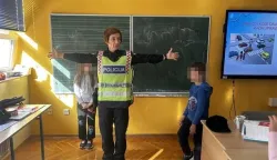 U sklopu lokalnih preventivnih projekata "Sigurnost u cestovnom prometu" i "Biciklirajmo, biciklističkom", policijski službenici za poslove prevencije Ureda načelnika, Policijske uprave osječko-baranjske proveli su edukativna predavanja u osnovnim i srednjim &scaron;kolama, te u vrtićima djeci pred&scaron;kolskog uzrasta.